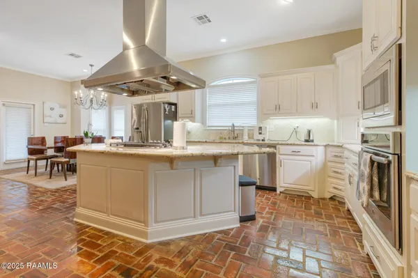$750,000 | 115 Westfield Drive, Lafayette, LA 70503