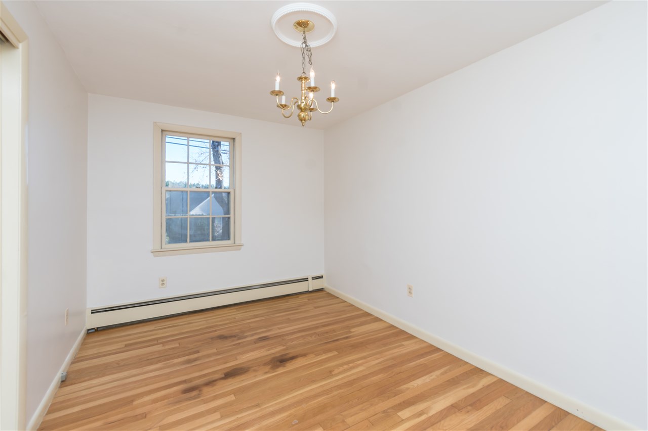 1610 River Road Manchester, NH 03104 - Photo 15 of 24