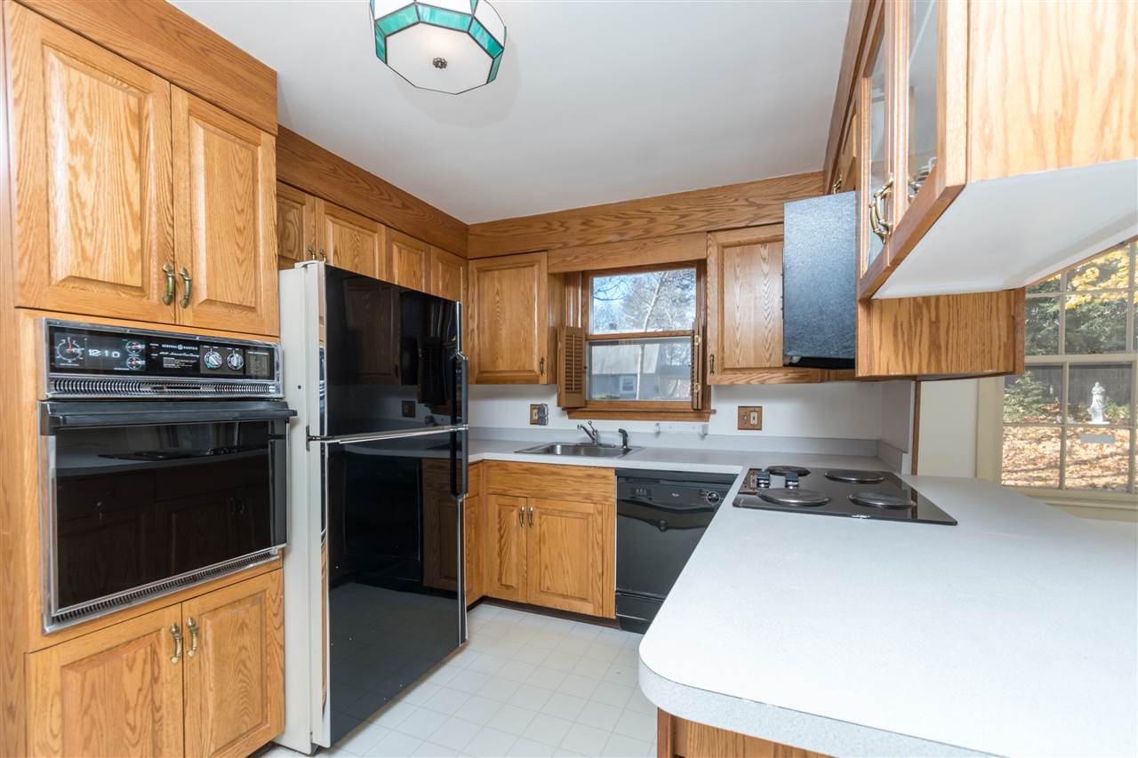 1610 River Road Manchester, NH 03104 - Photo 5 of 24