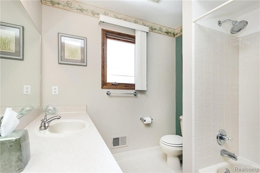 997 Norcross Drive Rochester Hills, MI 48307 - Photo 34 of 45