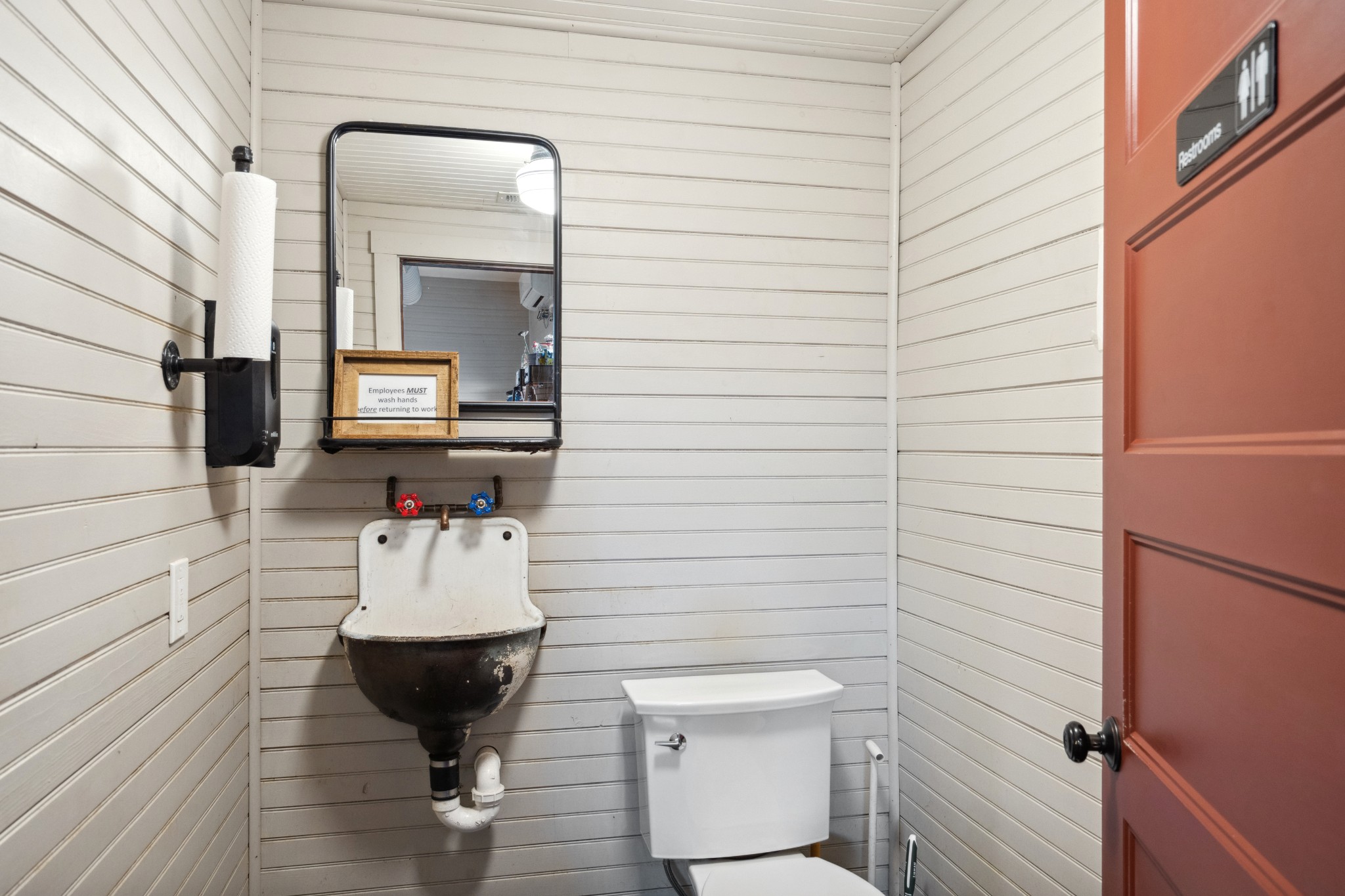5600 Leipers Creek Road Franklin, TN 37064 - Photo 23 of 39 a view of bathroom with a sink and mirror