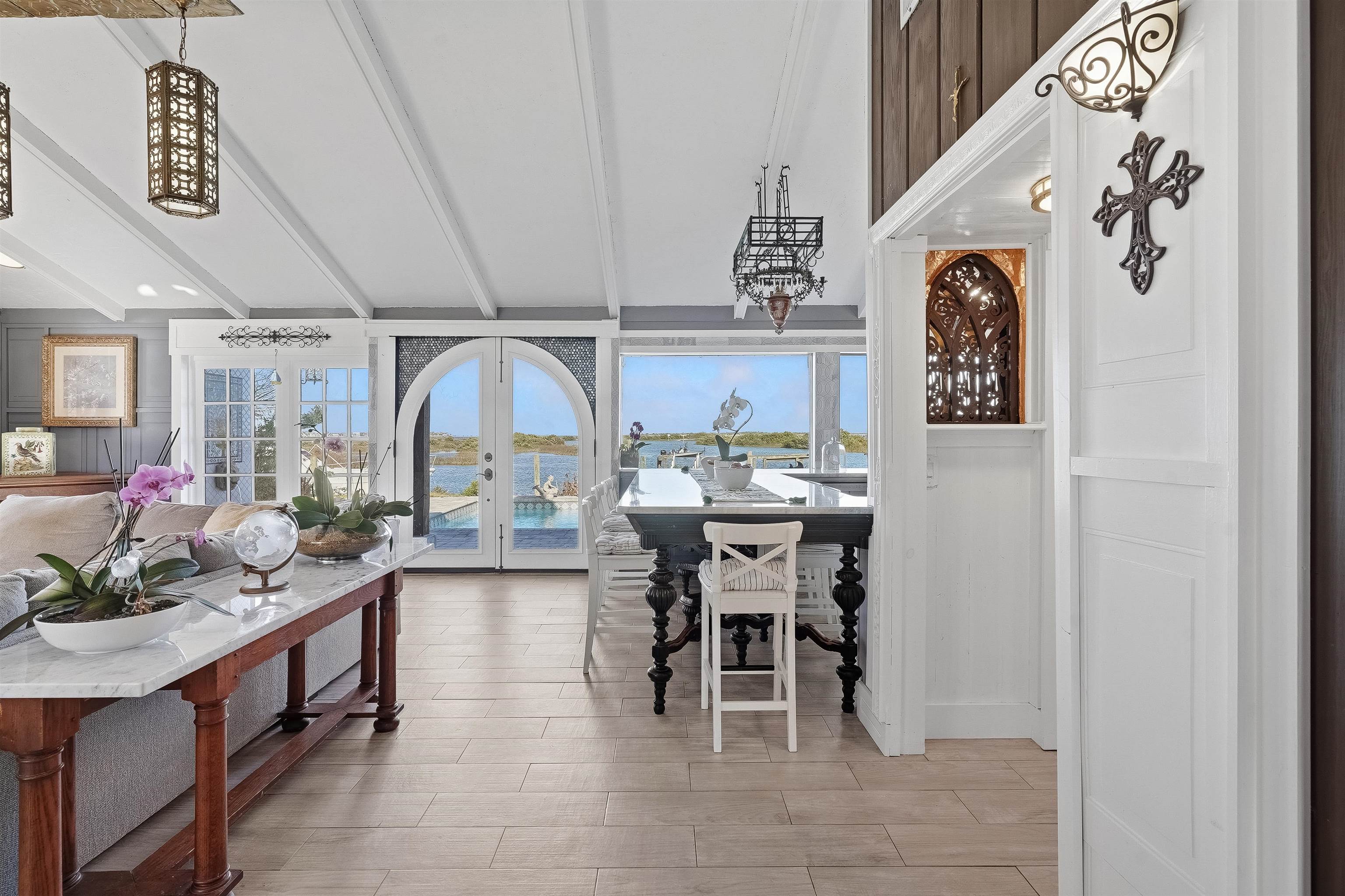 71 Water Street St. Augustine, FL 32084 - Photo 11 of 58 a dining room with furniture and window