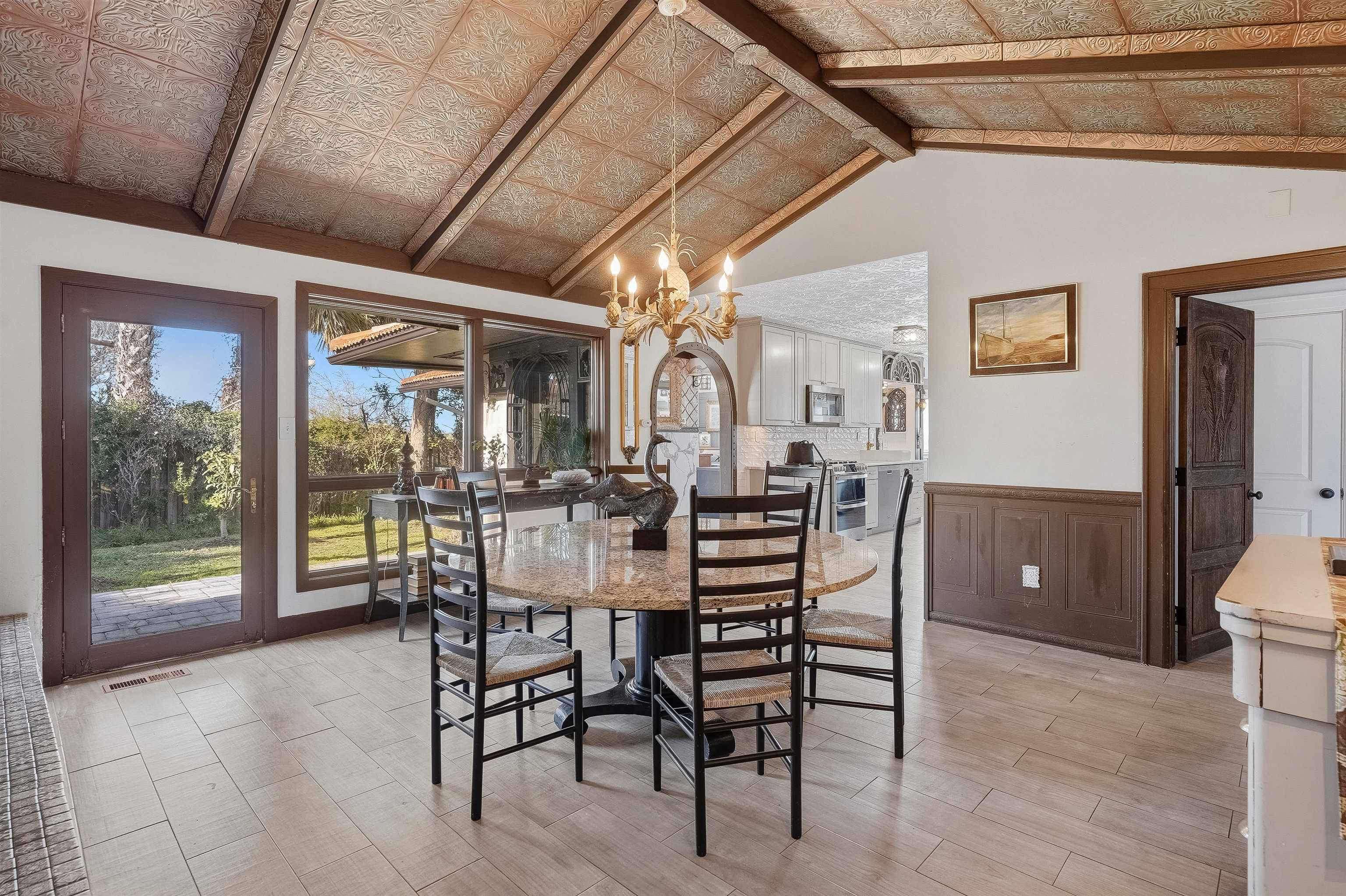 71 Water Street St. Augustine, FL 32084 - Photo 22 of 58 a dining room with furniture and window