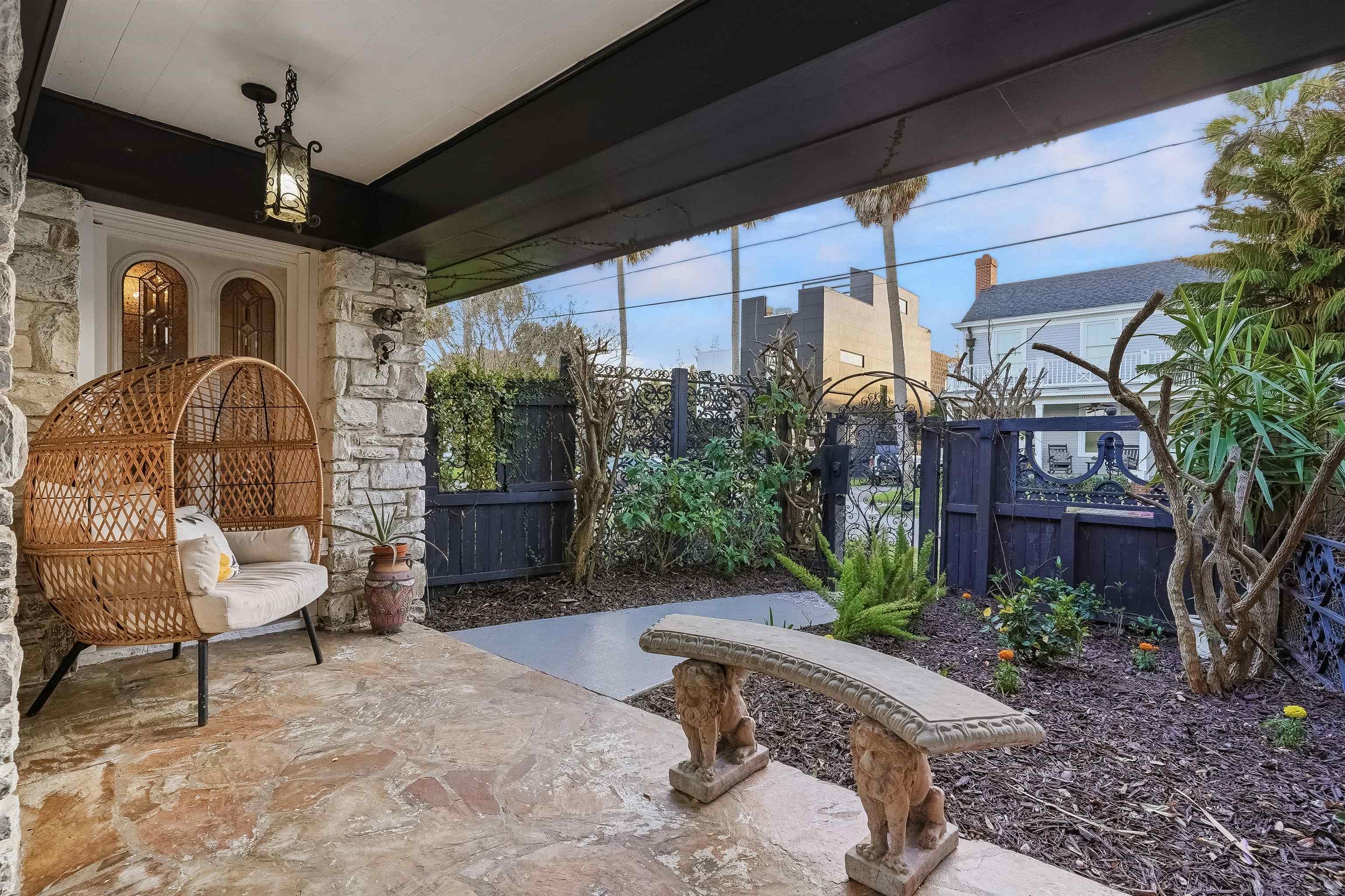 71 Water Street St. Augustine, FL 32084 - Photo 33 of 57 Front entrance, patio and courtyard.