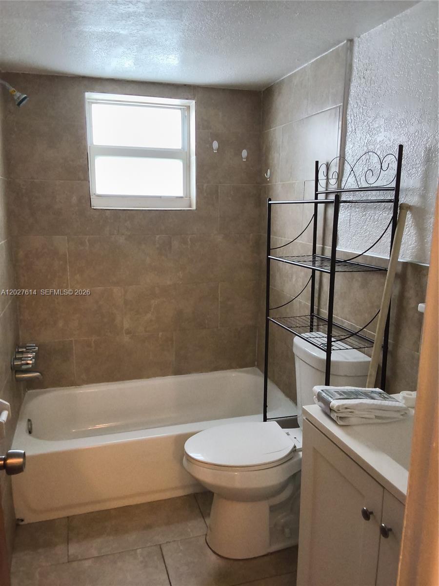 7041 Pembroke Road, Unit 2 Pembroke Pines, FL 33023 - Photo 9 of 18