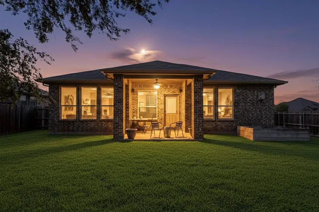 a big room with yard and porch
