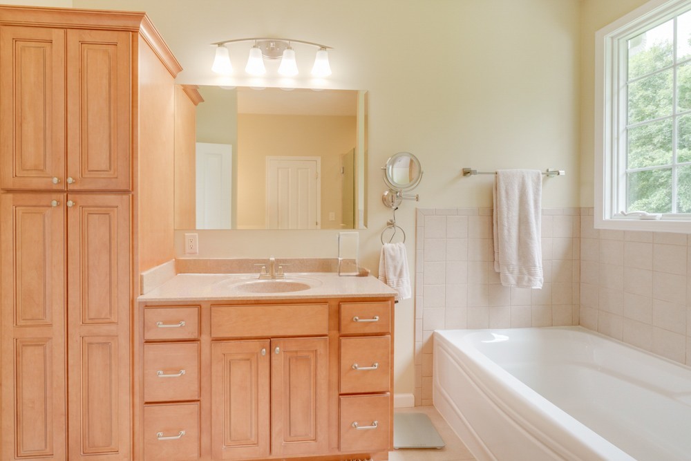3550 East Bishop Road Mount Vernon, IL 62864 - Photo 31 of 61 a bathroom with a sink a bathtub and a shower