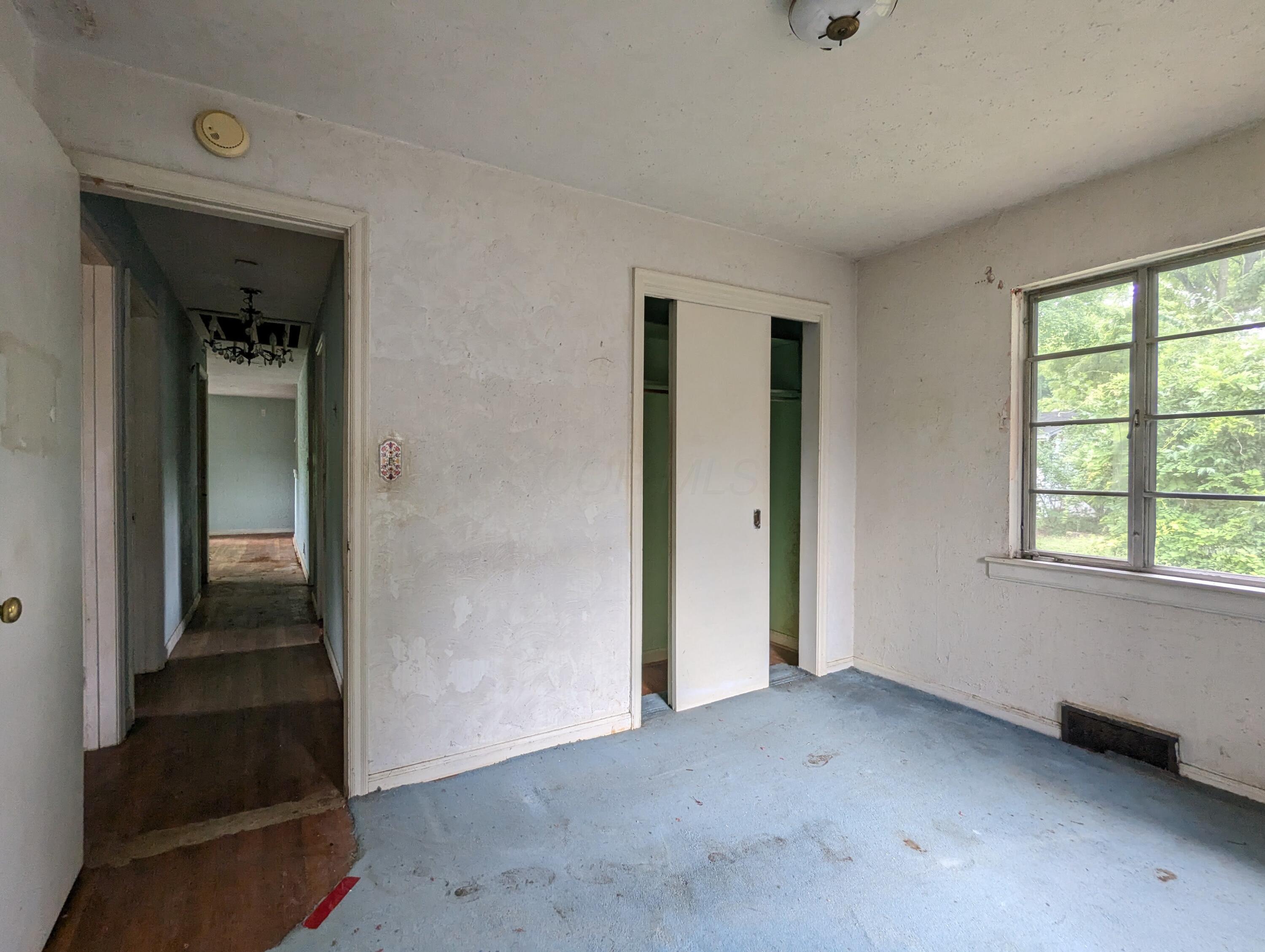 326 West Singer Street Springfield, OH 45506 - Photo 10 of 18 PXL_20260807_174358223.MP
