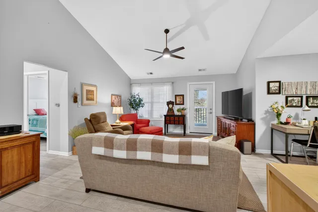 $224,900 | 778 West Barrington Circle, Jackson, MI 49203