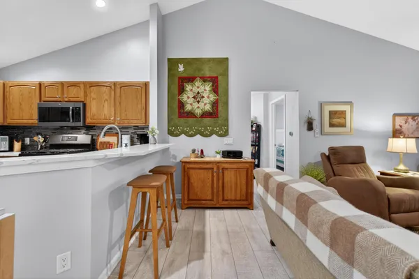 $219,900 | 778 West Barrington Circle, Jackson, MI 49203
