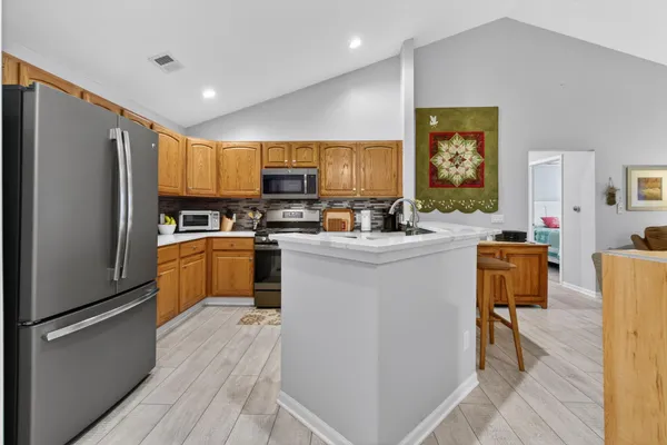 $219,900 | 778 West Barrington Circle, Jackson, MI 49203