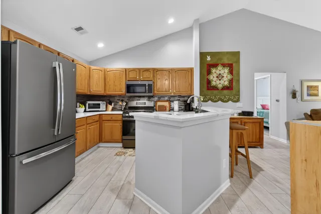 $224,900 | 778 West Barrington Circle, Jackson, MI 49203