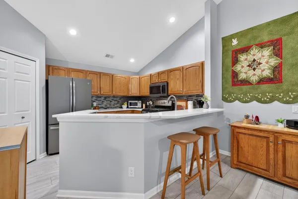 $219,900 | 778 West Barrington Circle, Jackson, MI 49203