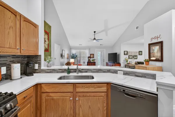 $219,900 | 778 West Barrington Circle, Jackson, MI 49203