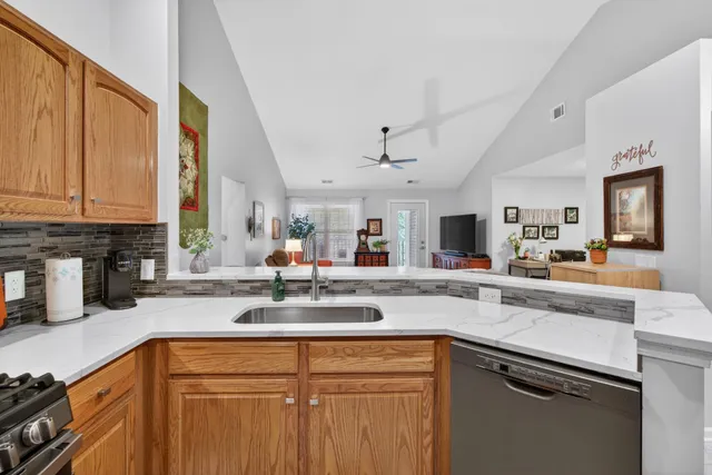 $224,900 | 778 West Barrington Circle, Jackson, MI 49203