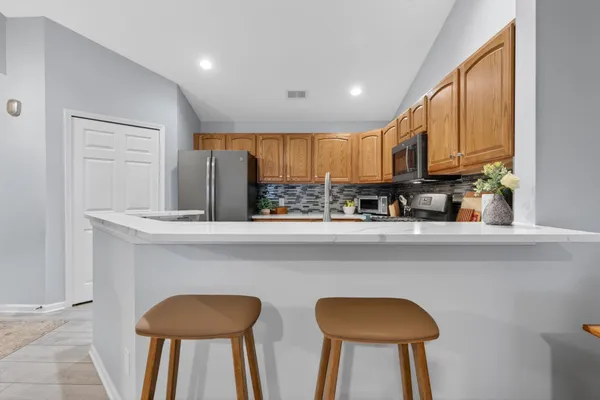 $219,900 | 778 West Barrington Circle, Jackson, MI 49203