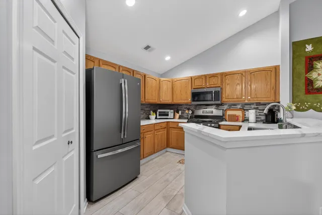 $224,900 | 778 West Barrington Circle, Jackson, MI 49203