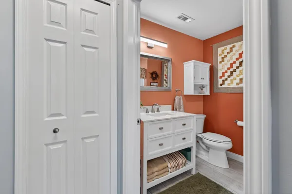 $219,900 | 778 West Barrington Circle, Jackson, MI 49203