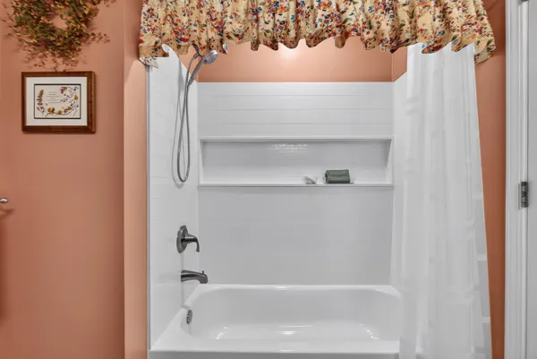 $219,900 | 778 West Barrington Circle, Jackson, MI 49203