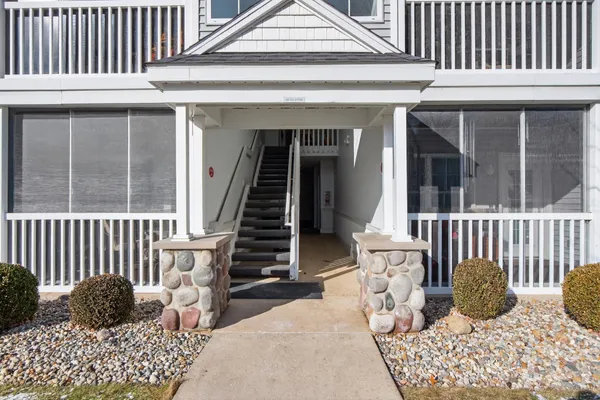 $219,900 | 778 West Barrington Circle, Jackson, MI 49203