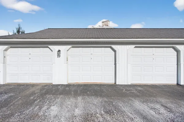 $219,900 | 778 West Barrington Circle, Jackson, MI 49203