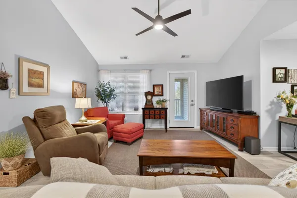 $219,900 | 778 West Barrington Circle, Jackson, MI 49203