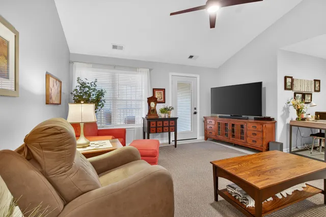 $224,900 | 778 West Barrington Circle, Jackson, MI 49203