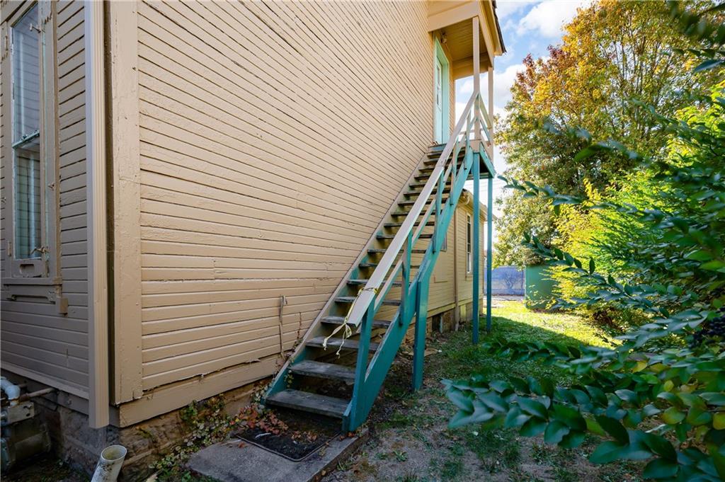 401 West New Castle Street Butler, PA 16001 - Photo 32 of 32 a view of stairs and patio