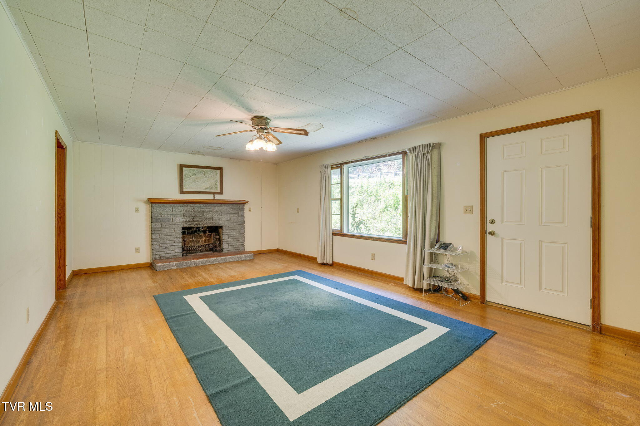 624 Whaley Town Road Butler, TN 37640 - Photo 5 of 35 006