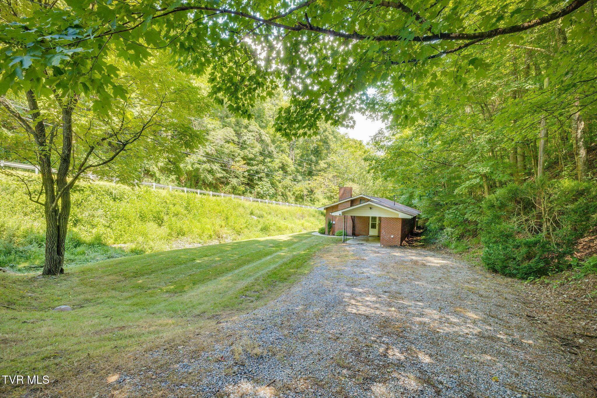 624 Whaley Town Road Butler, TN 37640 - Photo 6 of 35 025