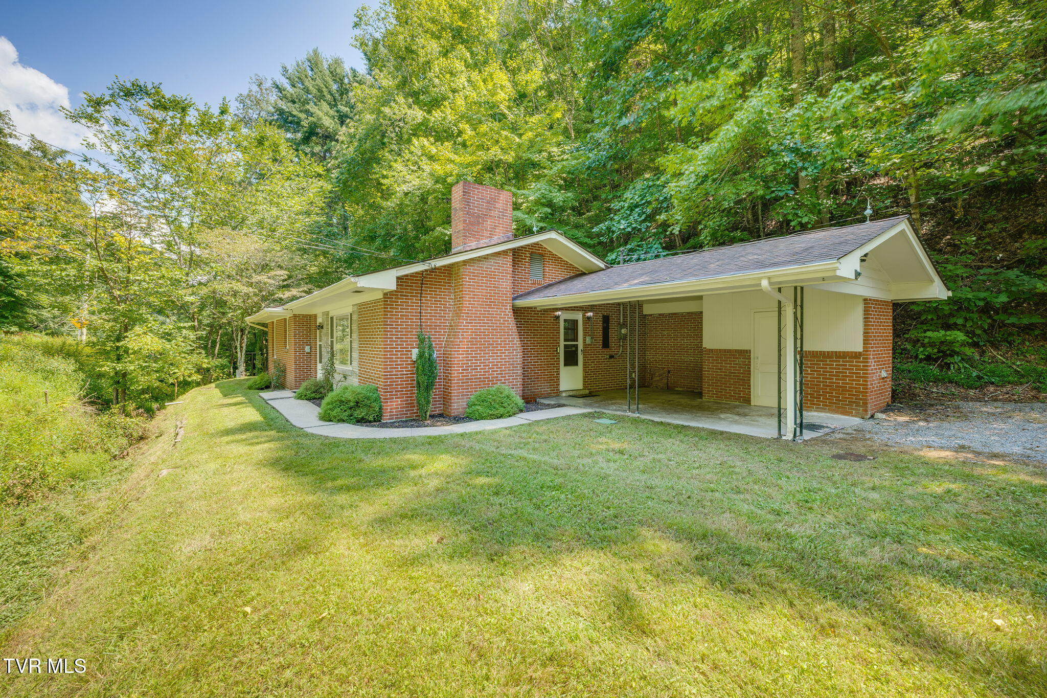 624 Whaley Town Road Butler, TN 37640 - Photo 9 of 35 003