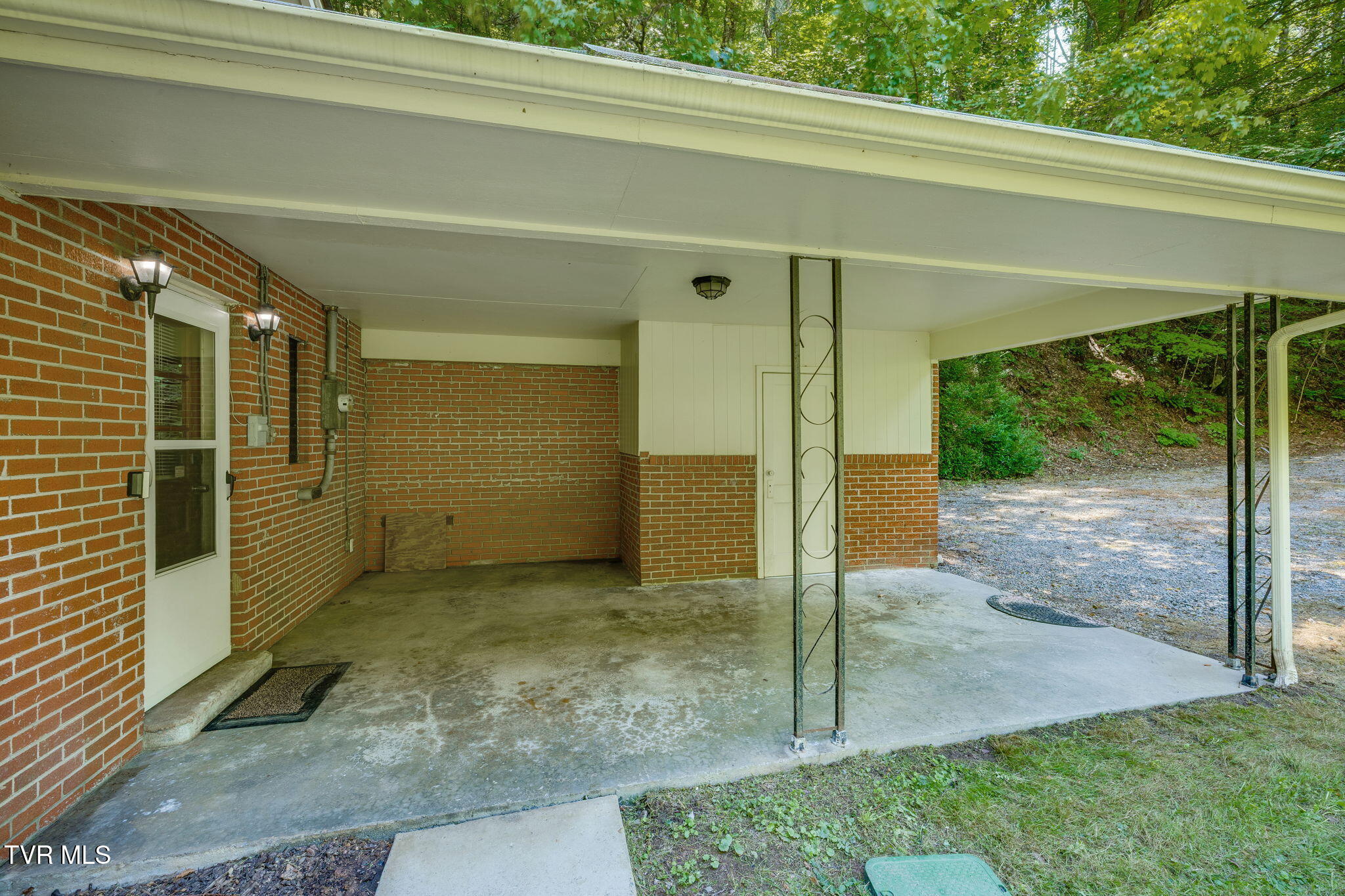 624 Whaley Town Road Butler, TN 37640 - Photo 10 of 35 004