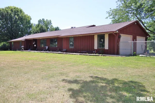 $300,000 | 1668 825 Avenue, Lincoln, IL 62656