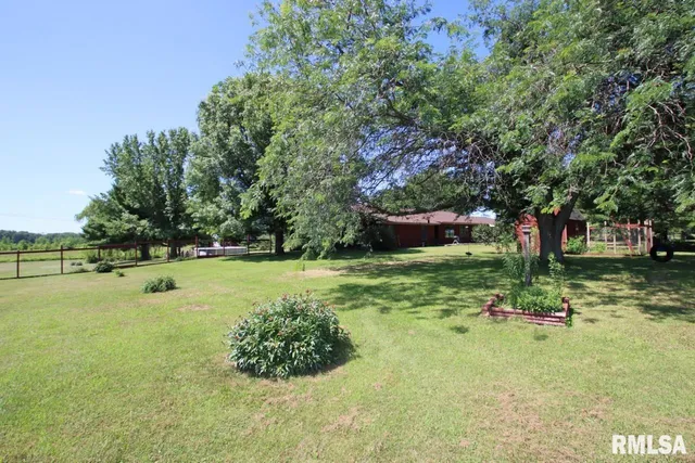 $300,000 | 1668 825 Avenue, Lincoln, IL 62656