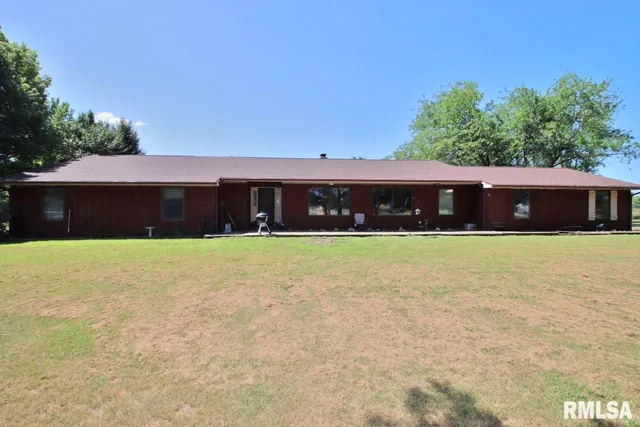 $300,000 | 1668 825 Avenue, Lincoln, IL 62656