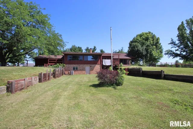 $300,000 | 1668 825 Avenue, Lincoln, IL 62656