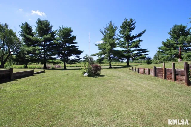 $300,000 | 1668 825 Avenue, Lincoln, IL 62656