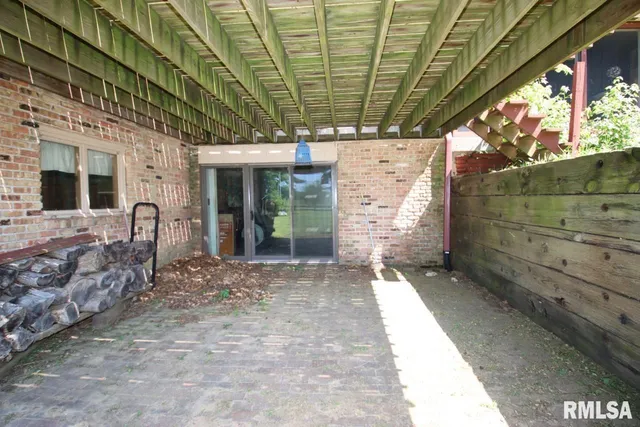 $300,000 | 1668 825 Avenue, Lincoln, IL 62656