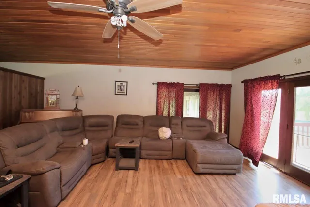 $300,000 | 1668 825 Avenue, Lincoln, IL 62656