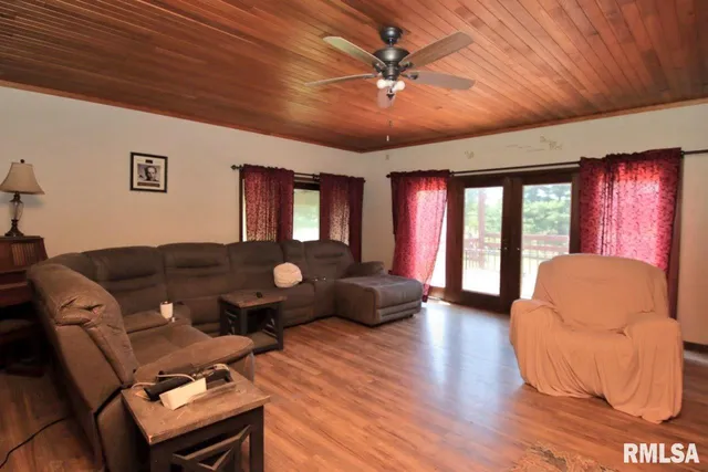 $300,000 | 1668 825 Avenue, Lincoln, IL 62656