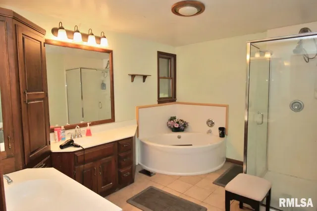 $300,000 | 1668 825 Avenue, Lincoln, IL 62656