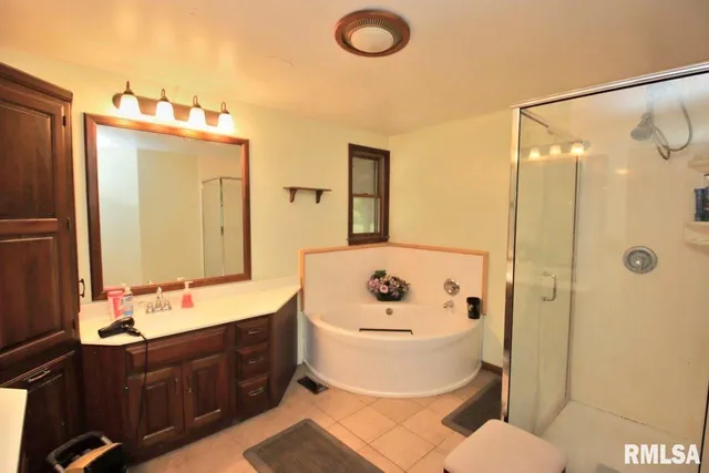 $300,000 | 1668 825 Avenue, Lincoln, IL 62656