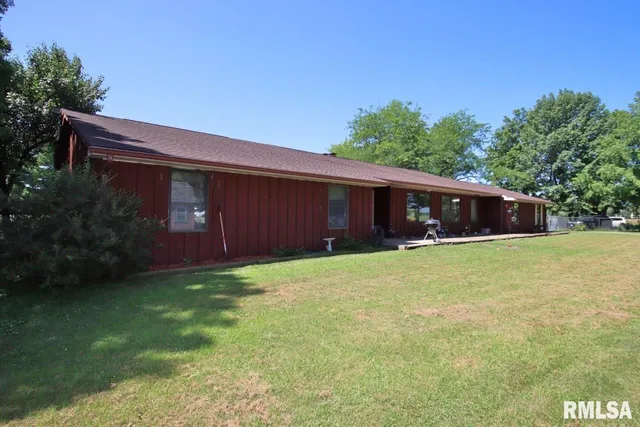 $300,000 | 1668 825 Avenue, Lincoln, IL 62656