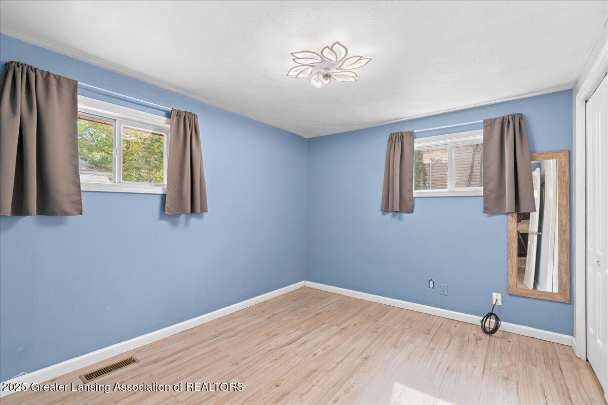 2360 Gilbert Road Lansing, MI 48911 - Photo 12 of 36 17-Media Jett - 23