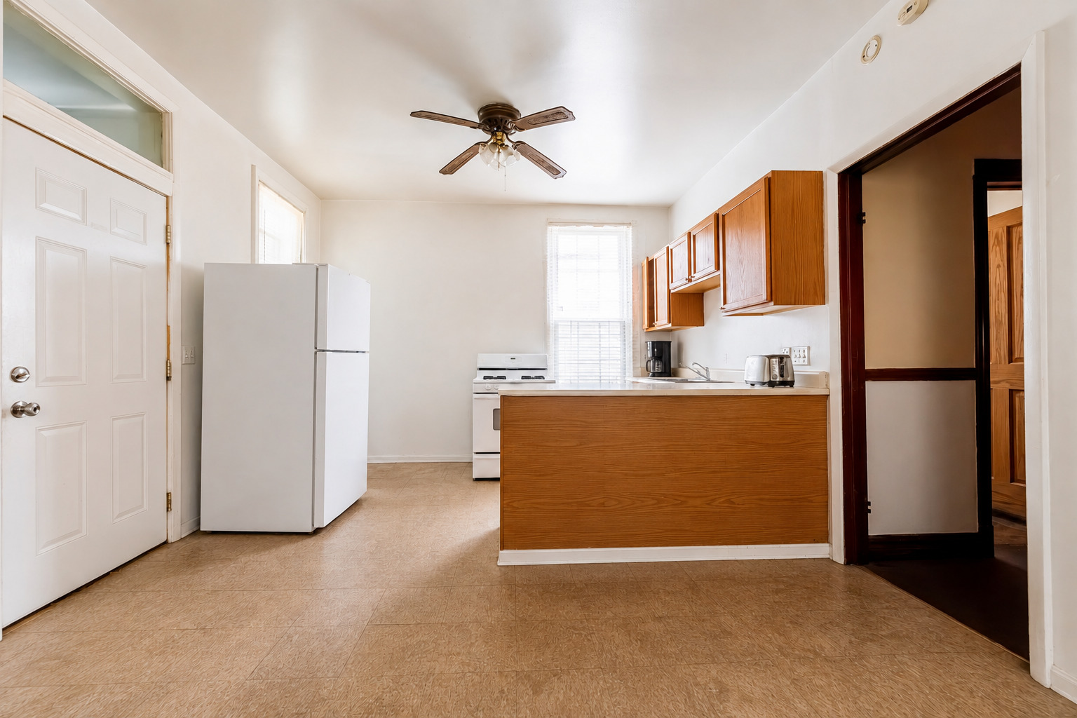 7151 South Carpenter Street Chicago, IL 60621 - Photo 4 of 12 Gallery Image 4