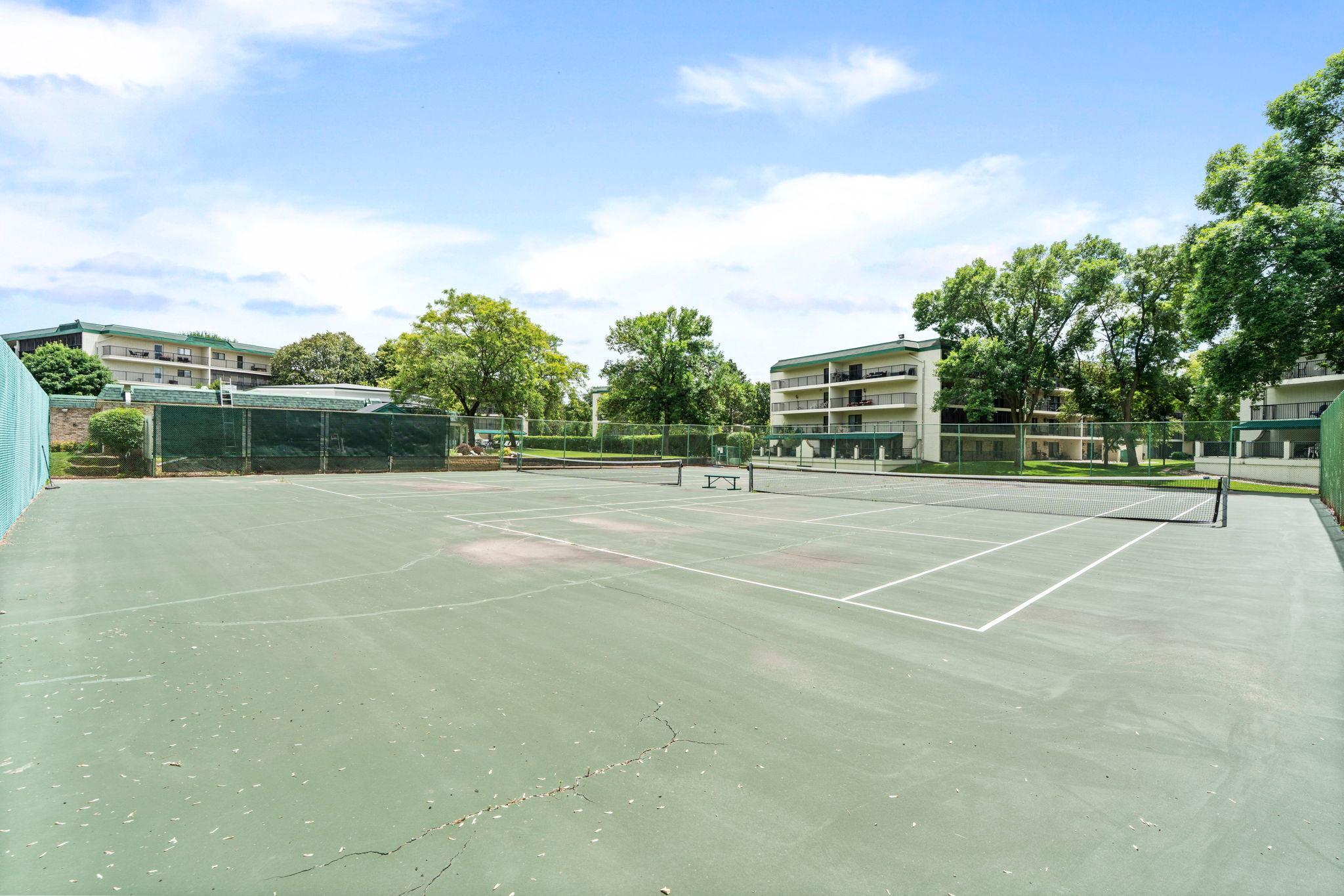 10411 Cedar Lake Road, Unit 419 Minnetonka, MN 55305 - Photo 36 of 58