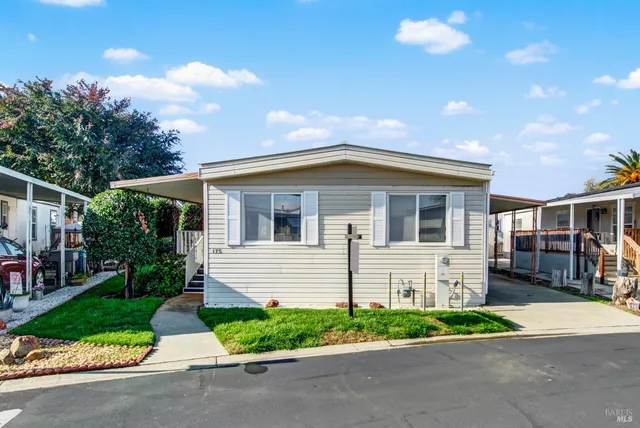 a view of a house with backyard