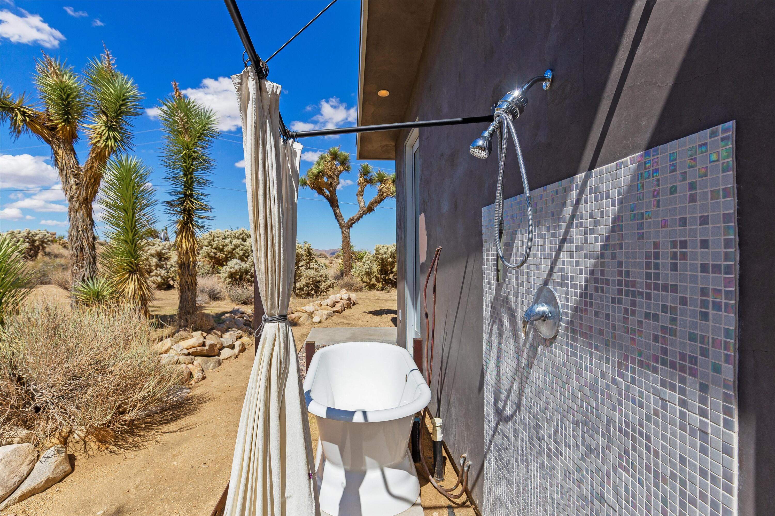 8744 Star Lane Joshua Tree, CA 92252 - Photo 35 of 55 Outdoor bath / guest house