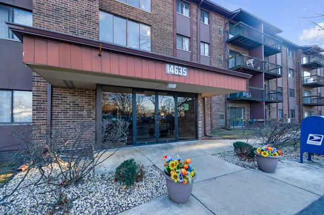 $69,999 | 14635 Greenwood Road, Unit 103, Dolton, IL 60419