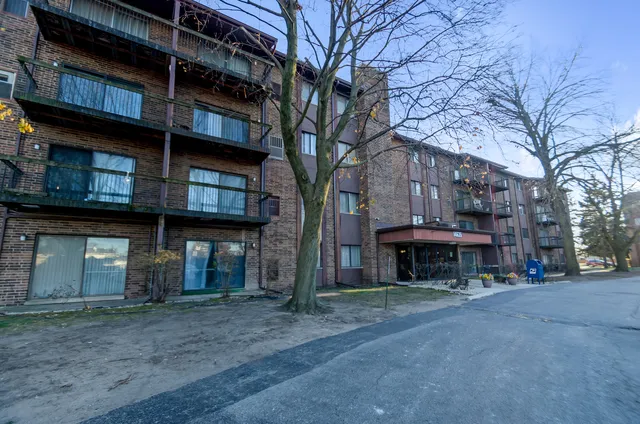 $69,999 | 14635 Greenwood Road, Unit 103, Dolton, IL 60419